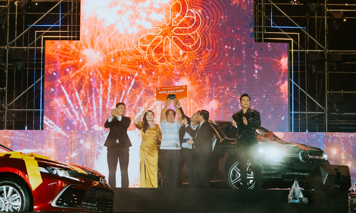 Giải thưởng khủng cùng nhiều tiết mục ấn tượng trong sự kiện tri ân Century City - 3