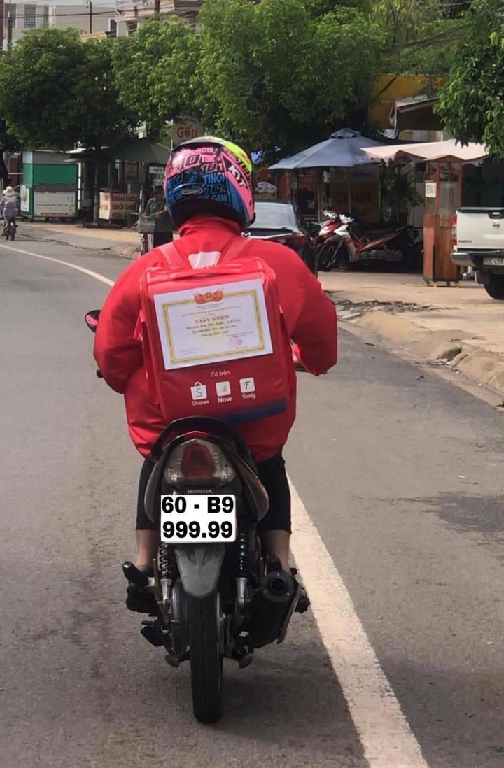 Muôn kiểu check-in bá đạo ngày bế giảng: Không có hài nhất, chỉ có hài hơn - 5