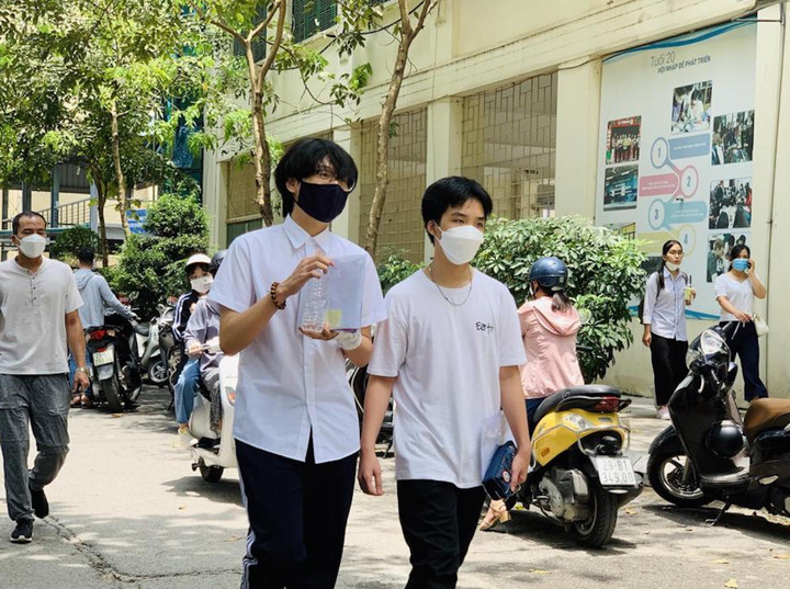 Thi 2 - 3 trường chuyên/tuần, thí sinh học thâu đêm, bố mẹ lo mất ăn mất ngủ - 2