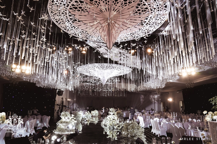 Phong Design - nhà thiết kế vẽ nên khung cảnh tiệc cưới tinh khôi, đẹp đẽ - 1