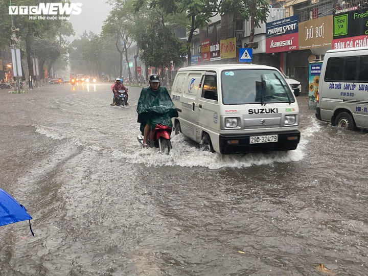 Miền Bắc sắp bước vào đợt mưa lớn kéo dài nhiều ngày - 1