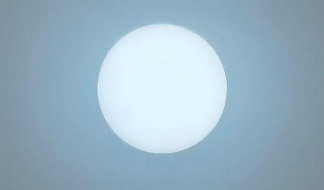 Sự thật về ‘Mặt Trời xanh’ xuất hiện trên bầu trời Trung Quốc - 2