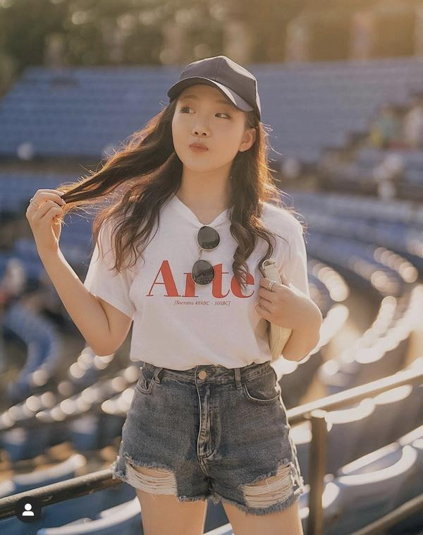 Cách phối đồ với áo phông đẹp, 'hack tuổi' hiệu quả