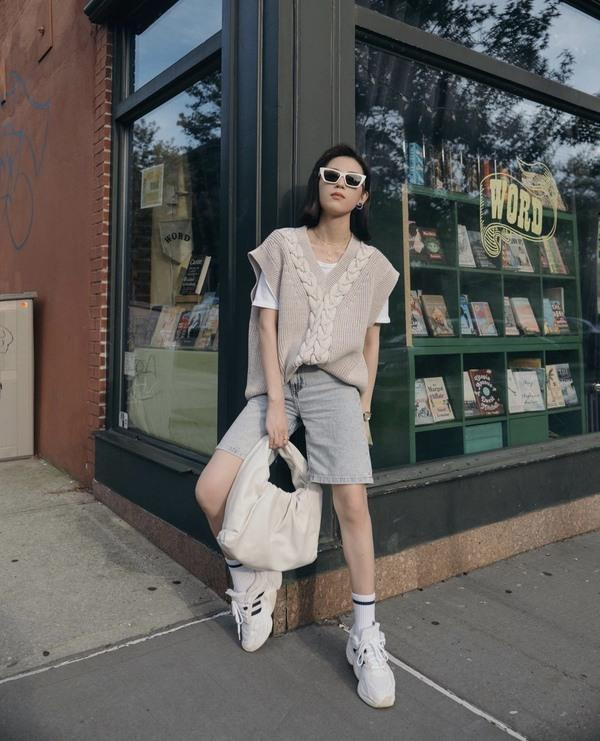 Cách phối đồ với áo phông đẹp, 'hack tuổi' hiệu quả