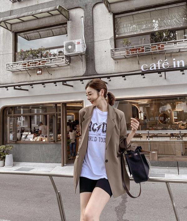 Cách phối đồ với áo phông đẹp, 'hack tuổi' hiệu quả