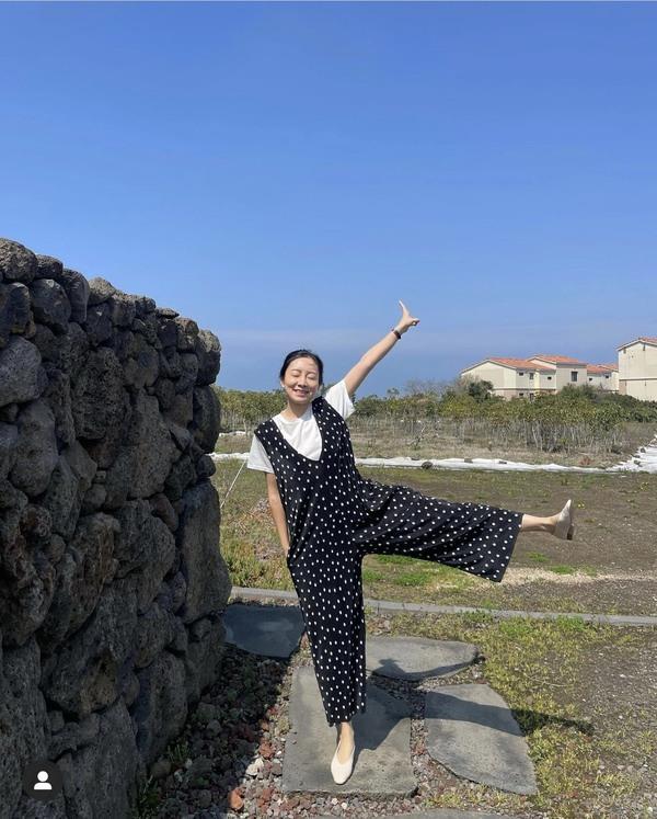 Cách phối đồ với áo phông đẹp, 'hack tuổi' hiệu quả