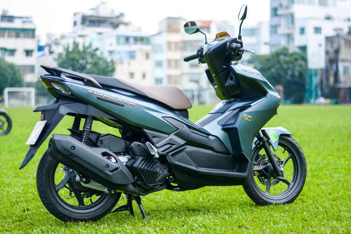 Honda Air Blade 160 có giá thực tế hơn 70 triệu đồng - 2