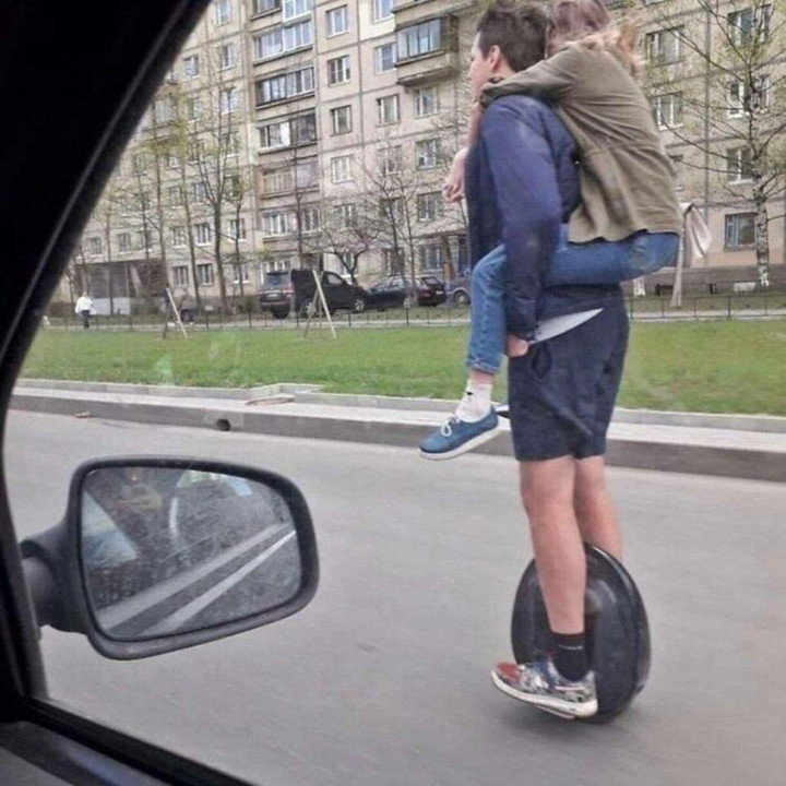 Loạt ảnh chứng minh con người chính là sinh vật hài hước 'ở mọi vũ trụ' - 2