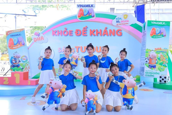 Sân chơi của Vinamilk nhân ngày 1/6 thu hút hàng ngàn trẻ em tham gia - 5