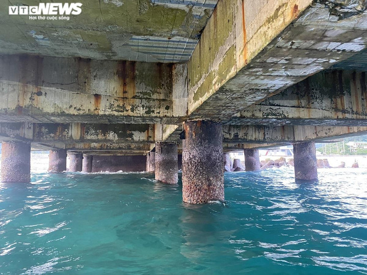 Cận cảnh cảng biển 250 tỷ đồng ở đảo Lý Sơn chưa vận hành đã có dấu hiệu hư hỏng - 4