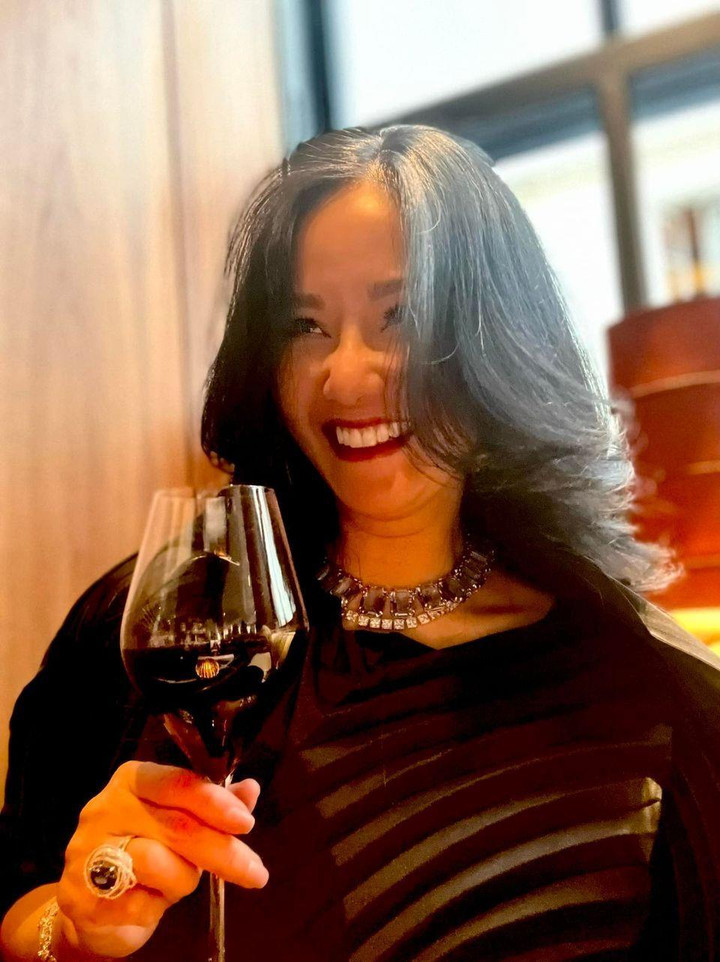 Sao Việt 4/6: Ông xã Việt Hương đưa con gái đến phim trường thăm vợ - 2