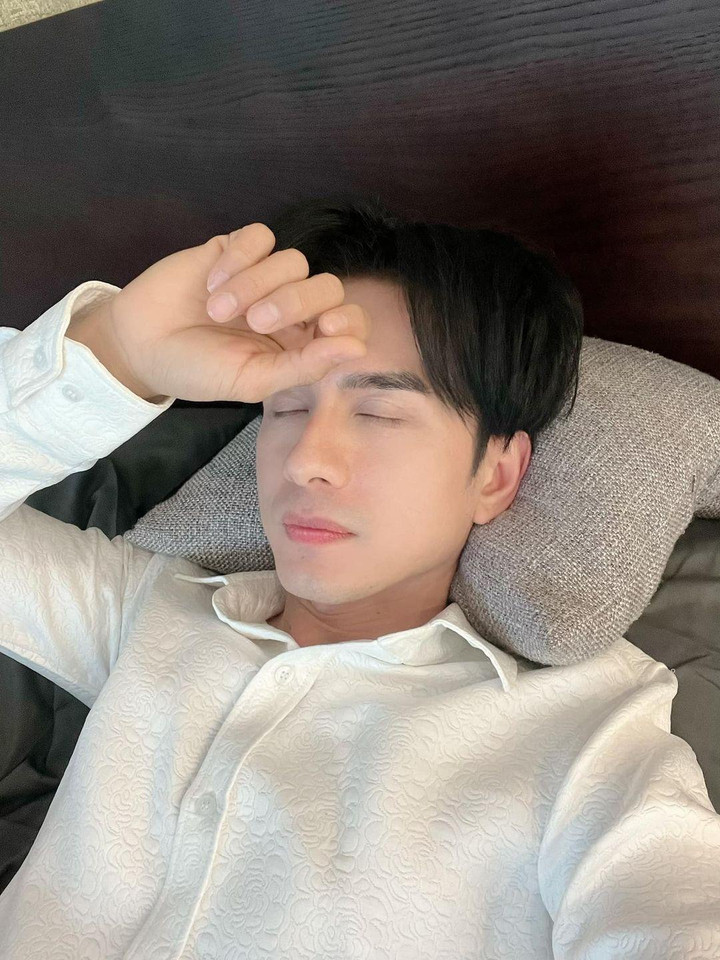 Sao Việt 4/6: Ông xã Việt Hương đưa con gái đến phim trường thăm vợ - 3