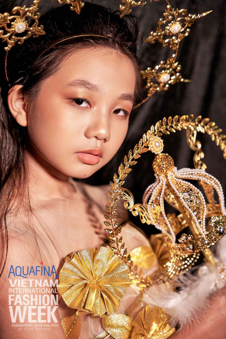 Mẫu nhí 10 tuổi Tuyết Nghi trình diễn chuyên nghiệp trên sàn diễn thời trang - 5