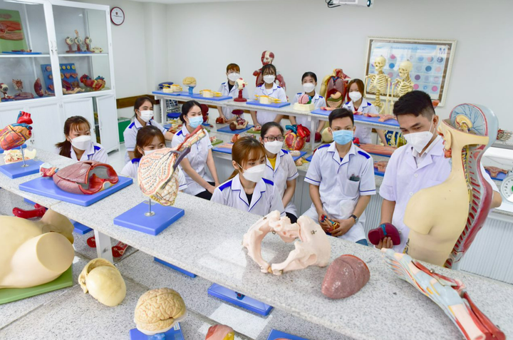 Đào tạo nhân lực ngành điều dưỡng: Cốt lõi là giỏi thực hành - 2