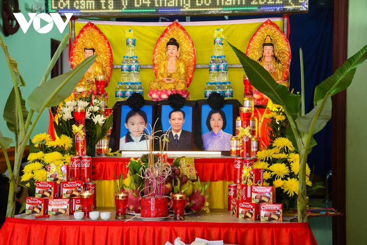 Đám tang đẫm nước mắt tiễn biệt 3 nạn nhân vụ tài xế Audi say xỉn gây tai nạn - 3