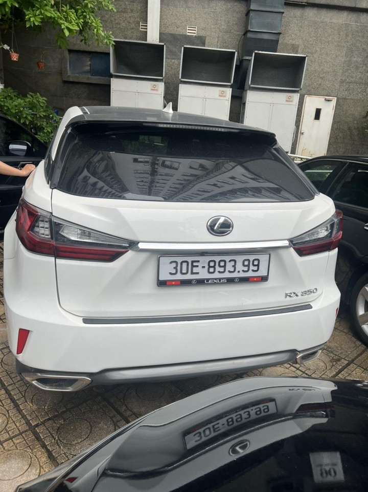 Phá đường dây đánh bạc gần 2.100 tỷ đồng trên sàn điện tử, thu giữ 5 xe sang - 2