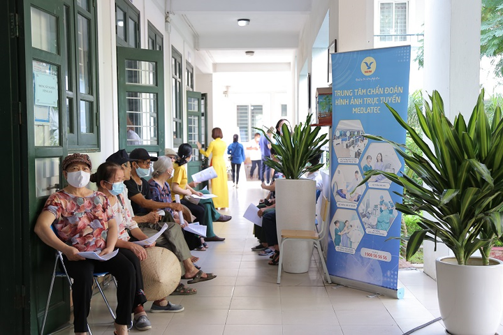 MEDLATEC khám, tư vấn và phát thuốc miễn phí hậu COVID-19 cho người dân Thủ đô - 1