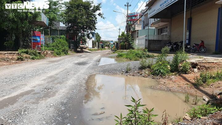 Đắk Lắk: Dân khốn khổ vì đường trăm tỷ chậm tiến độ - 9