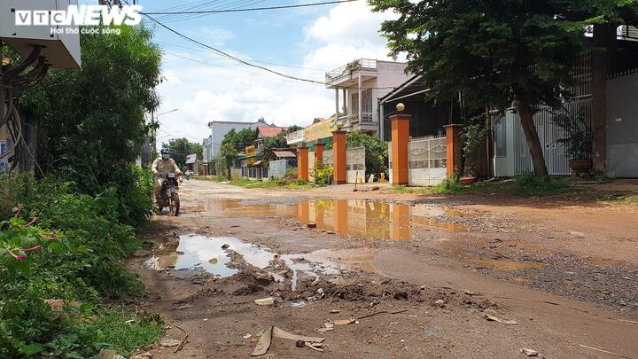 Đắk Lắk: Dân khốn khổ vì đường trăm tỷ chậm tiến độ - 5