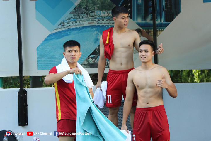 Ngắm dàn 'nam thần' U23 Việt Nam khoe thân hình 6 múi - 6
