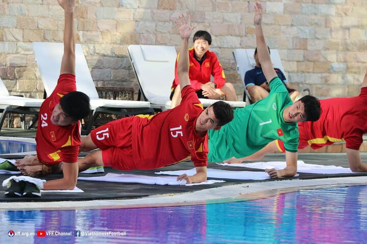 Ngắm dàn 'nam thần' U23 Việt Nam khoe thân hình 6 múi - 9