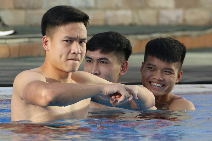 Ngắm dàn 'nam thần' U23 Việt Nam khoe thân hình 6 múi - 3