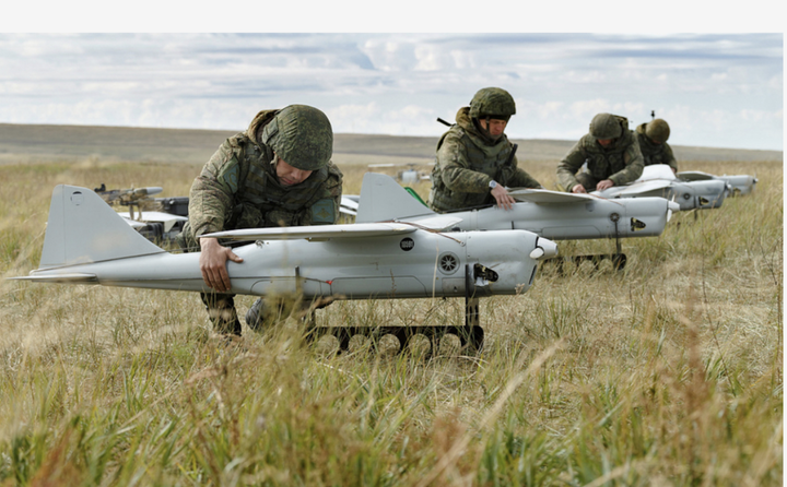 Nghịch lý các linh kiện do Mỹ sản xuất đang hỗ trợ pháo binh Nga ở Ukraine - 1