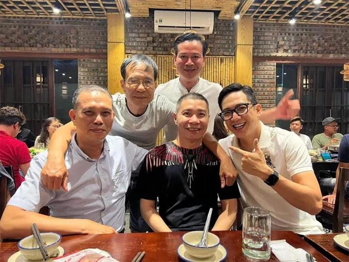 NSND Công Lý khỏe mạnh, rạng rỡ khi gặp mặt đoàn làm phim - 1