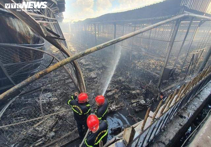 Cảnh hoang tàn ở kho chứa xe vi phạm giao thông của TP.HCM sau đám cháy - 2