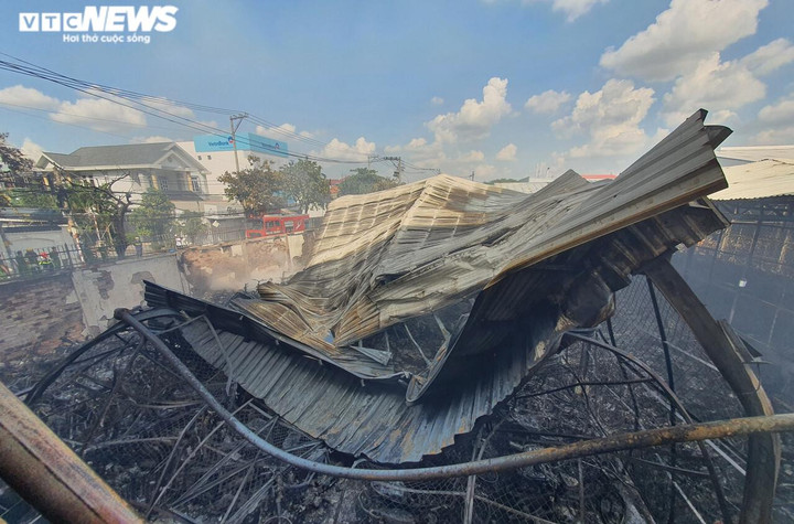 Cảnh hoang tàn ở kho chứa xe vi phạm giao thông của TP.HCM sau đám cháy - 7