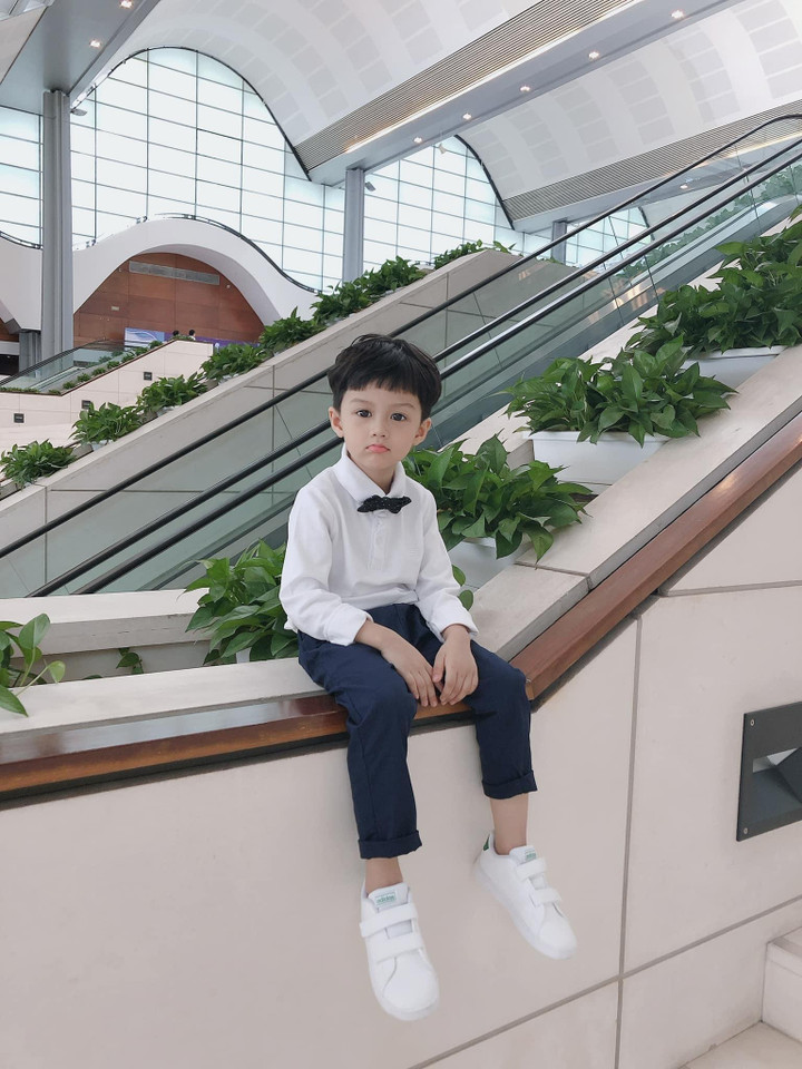 Con trai 6 tuổi được nhận xét như 'nam thần nhí' của Phan Minh Huyền - 8