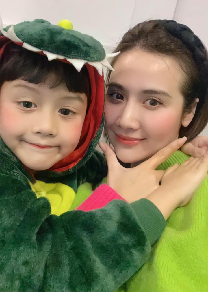 Con trai 6 tuổi được nhận xét như 'nam thần nhí' của Phan Minh Huyền - 6