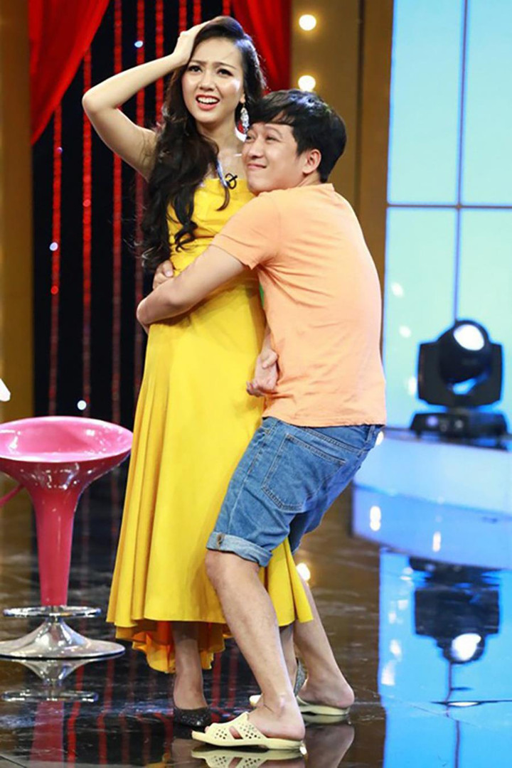 Những lần Trường Giang động chạm thân mật với đồng nghiệp nữ gây tranh cãi - 8