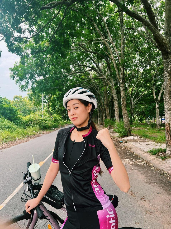 Sao Việt 9/6: Như Quỳnh kể kỷ niệm khi gặp lại thần tượng - NS Tú Trinh - 5