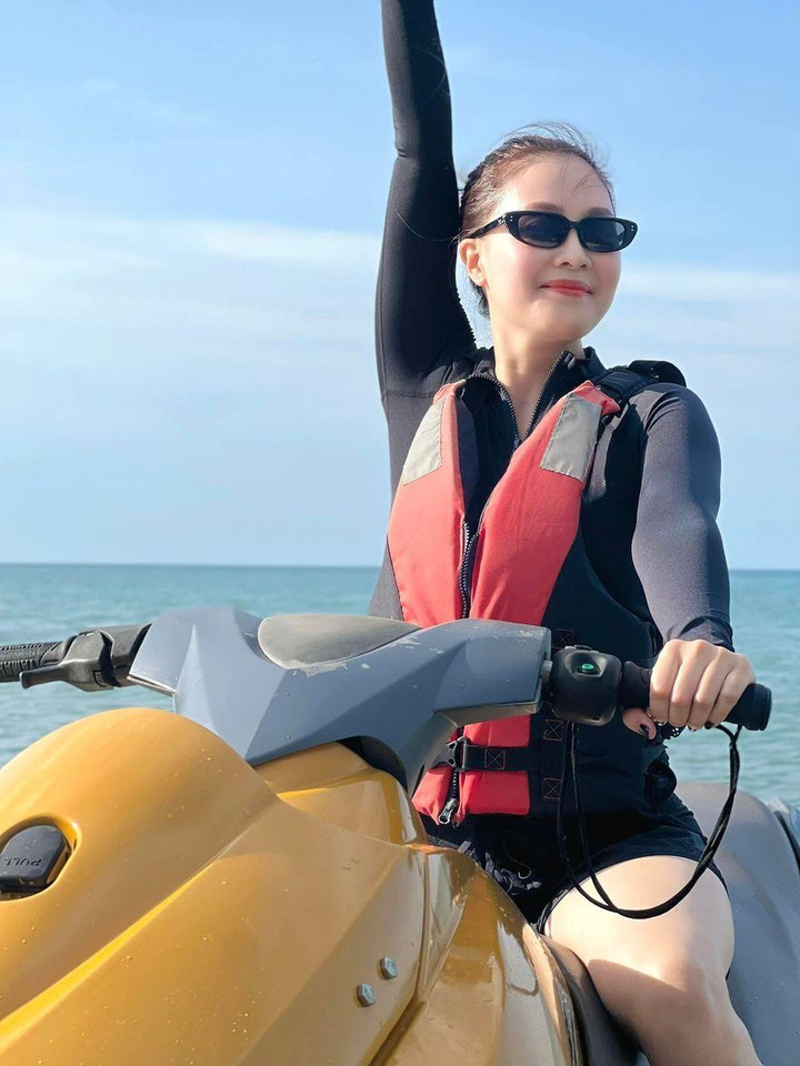 Sao Việt 9/6: Như Quỳnh kể kỷ niệm khi gặp lại thần tượng - NS Tú Trinh - 7