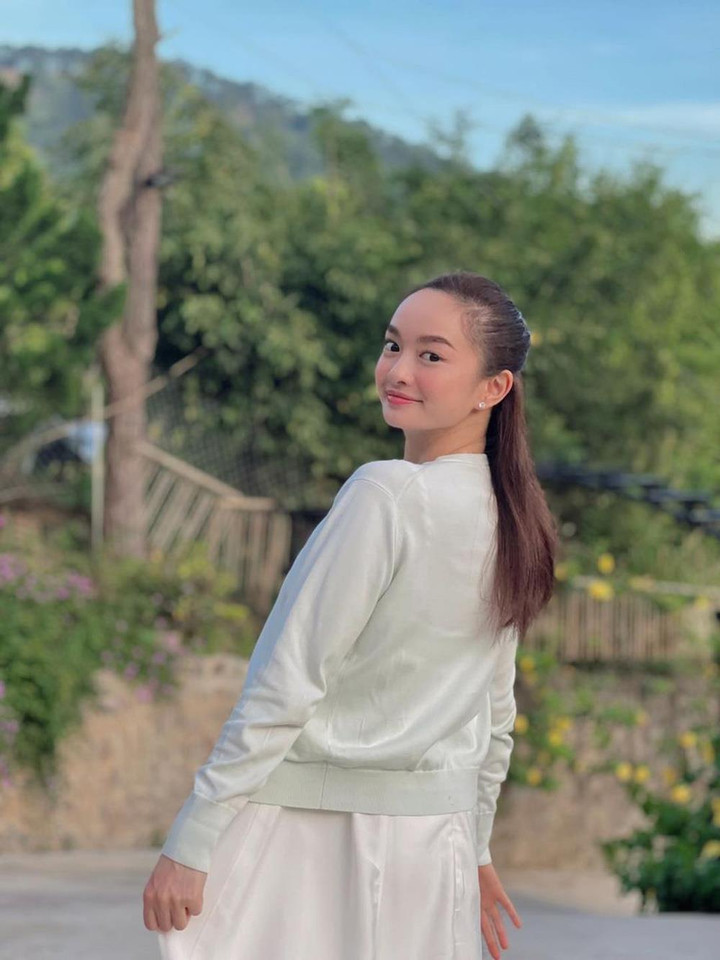 Sao Việt 9/6: Như Quỳnh kể kỷ niệm khi gặp lại thần tượng - NS Tú Trinh - 9