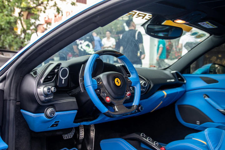 Ferrari 488 GTB ảnh 9 Chi tiết Ferrari 488 GTB được nâng cấp toàn diện tại TP.HCM - 8
