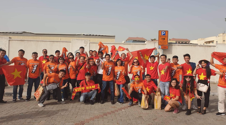 Wake-up 247 đưa 247 cổ động viên sang UAE chỉ sau 48 giờ - 1