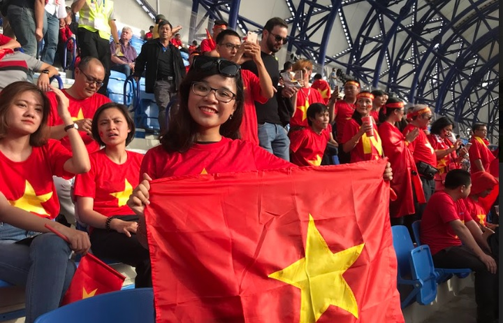 Wake-up 247 đưa 247 cổ động viên sang UAE chỉ sau 48 giờ - 3