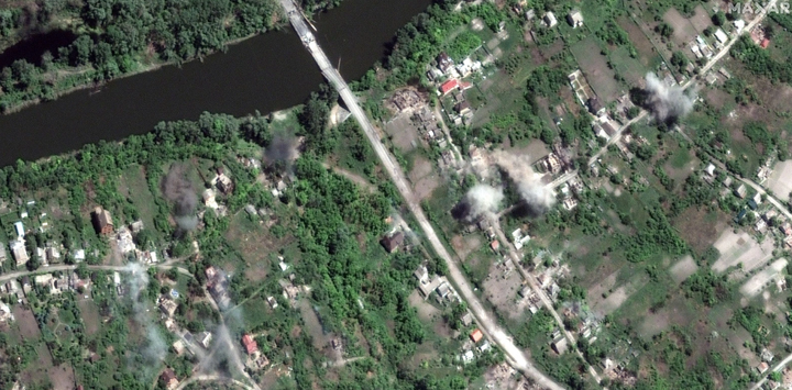 Ảnh vệ tinh cho thấy giao tranh khốc liệt ở Donbass - 6