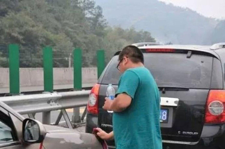 Kẹt xe bỗng trở nên cực thư giãn bởi những 'sáng kiến' khó mà nghĩ ra được - 6