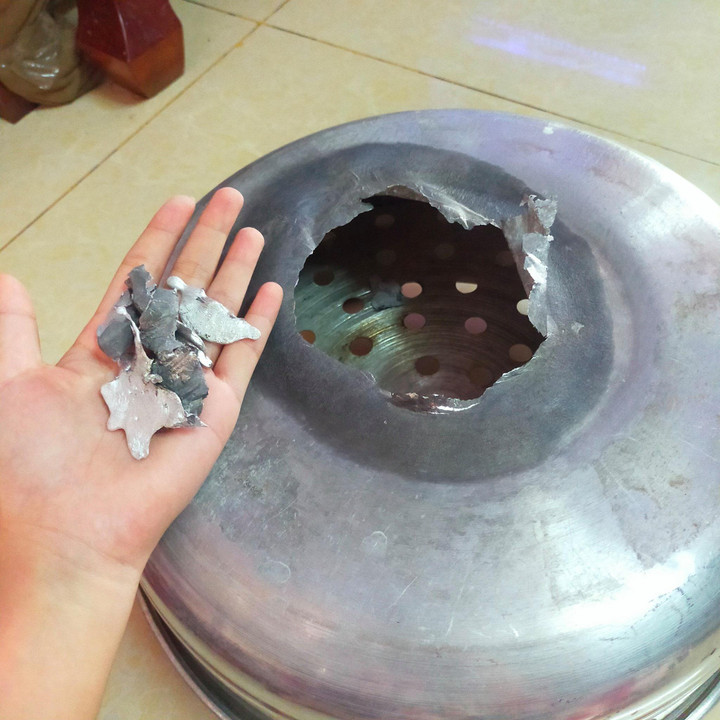 Những pha trổ tài bếp núc đầy 'bất ổn' khiến dân tình hoang mang tột độ - 10