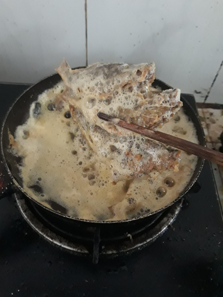 Những pha trổ tài bếp núc đầy 'bất ổn' khiến dân tình hoang mang tột độ - 3