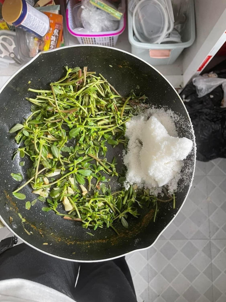 Những pha trổ tài bếp núc đầy 'bất ổn' khiến dân tình hoang mang tột độ - 2