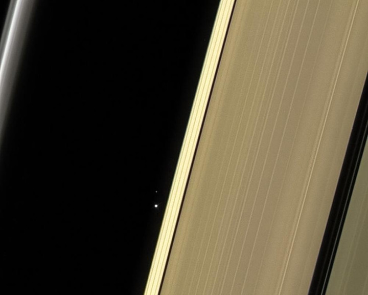 Cách xa 1,4 tỷ km, tàu tỷ đô gửi về bức ảnh bí ẩn khiến giới khoa học sửng sốt - 1