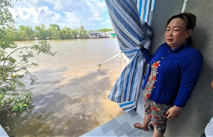 Nhiều đoạn bờ sông ở Cà Mau tiếp tục sạt lở, 'nuốt' thêm cả chục căn nhà - 1