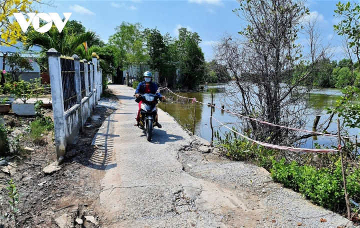 Nhiều đoạn bờ sông ở Cà Mau tiếp tục sạt lở, 'nuốt' thêm cả chục căn nhà - 3