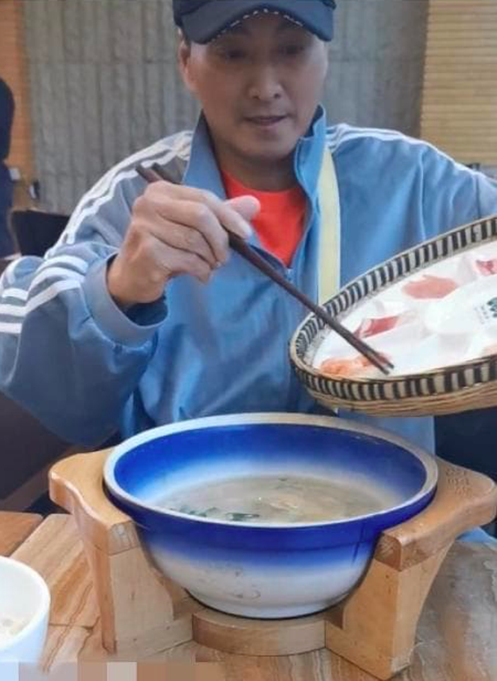 'Triển Chiêu' Hà Gia Kính bị dân mạng chê không có dáng dấp triệu phú - 1