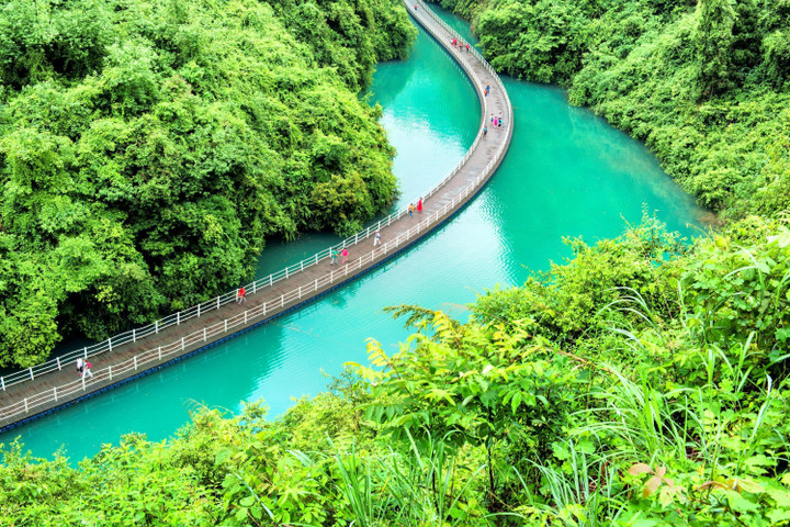 Con đường gỗ nổi giữa thung lũng xinh đẹp mang danh ‘cây cầu của những giấc mơ’ - 3