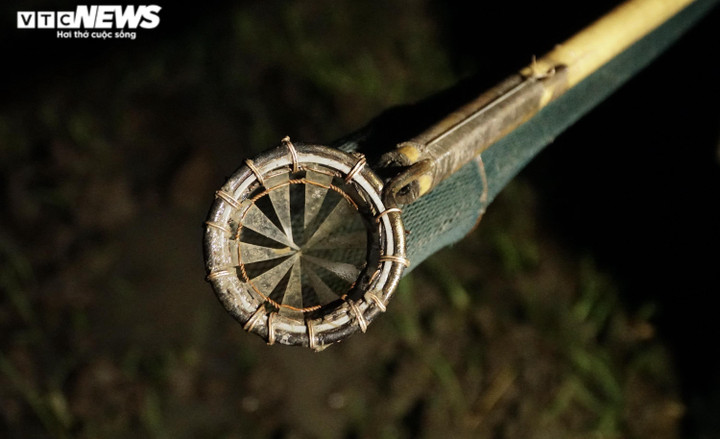 Ảnh: Xuyên đêm soi đèn săn ‘vũ nữ chân dài’ ở miền Tây - 5